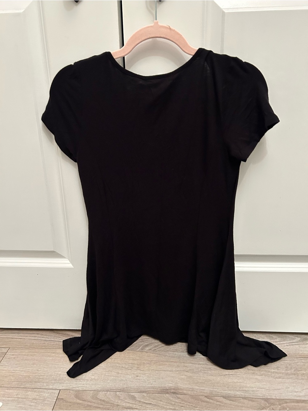 NWT Green Envelope Black Scoop Neck Short Sleeve Tee Asymmetrical Hem Large Soft - Picture 7 of 8